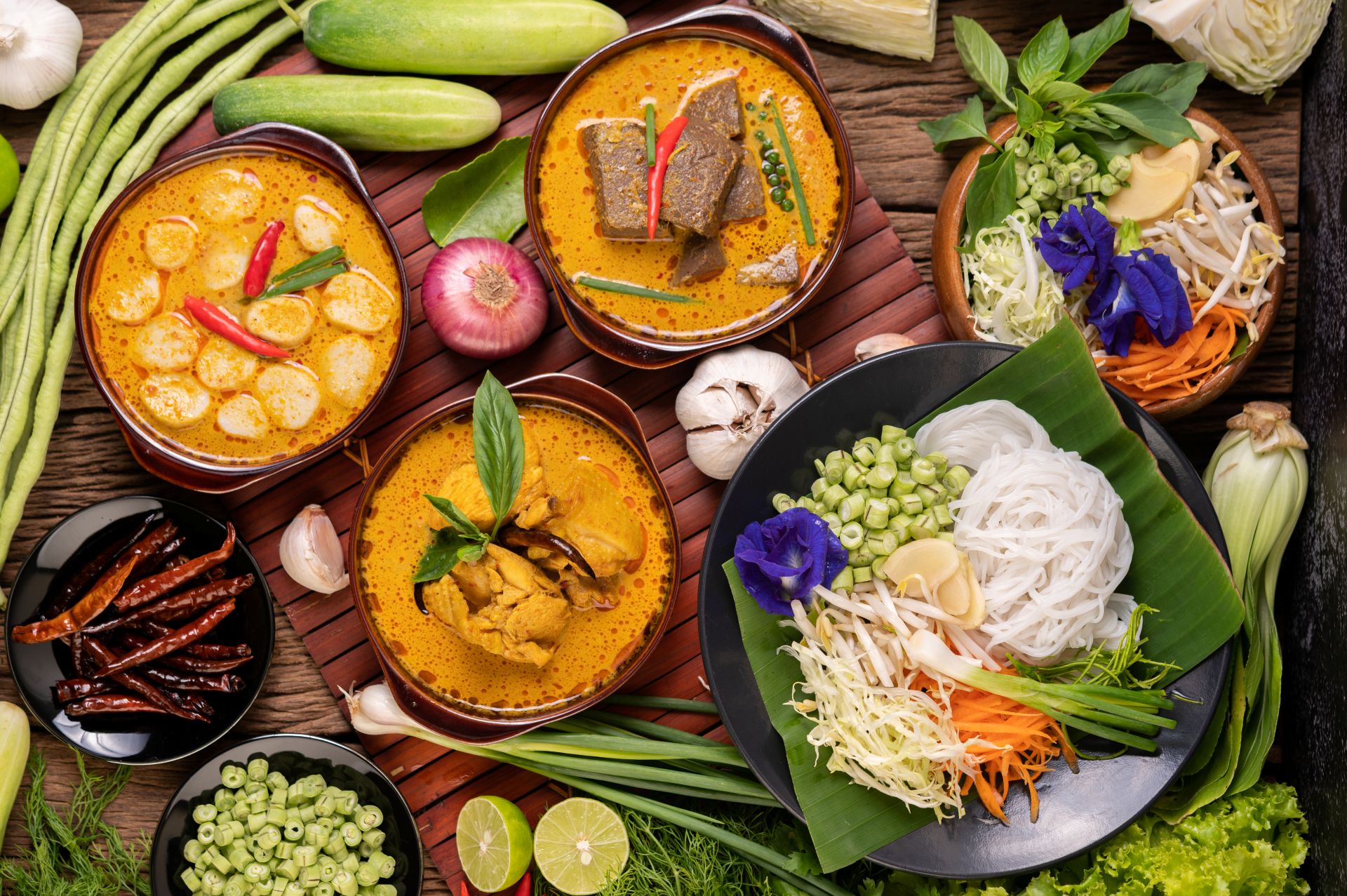 rice-noodles-bowl-curry-paste-with-chili-cucumber-long-bean-lime-garlic-spring-onion